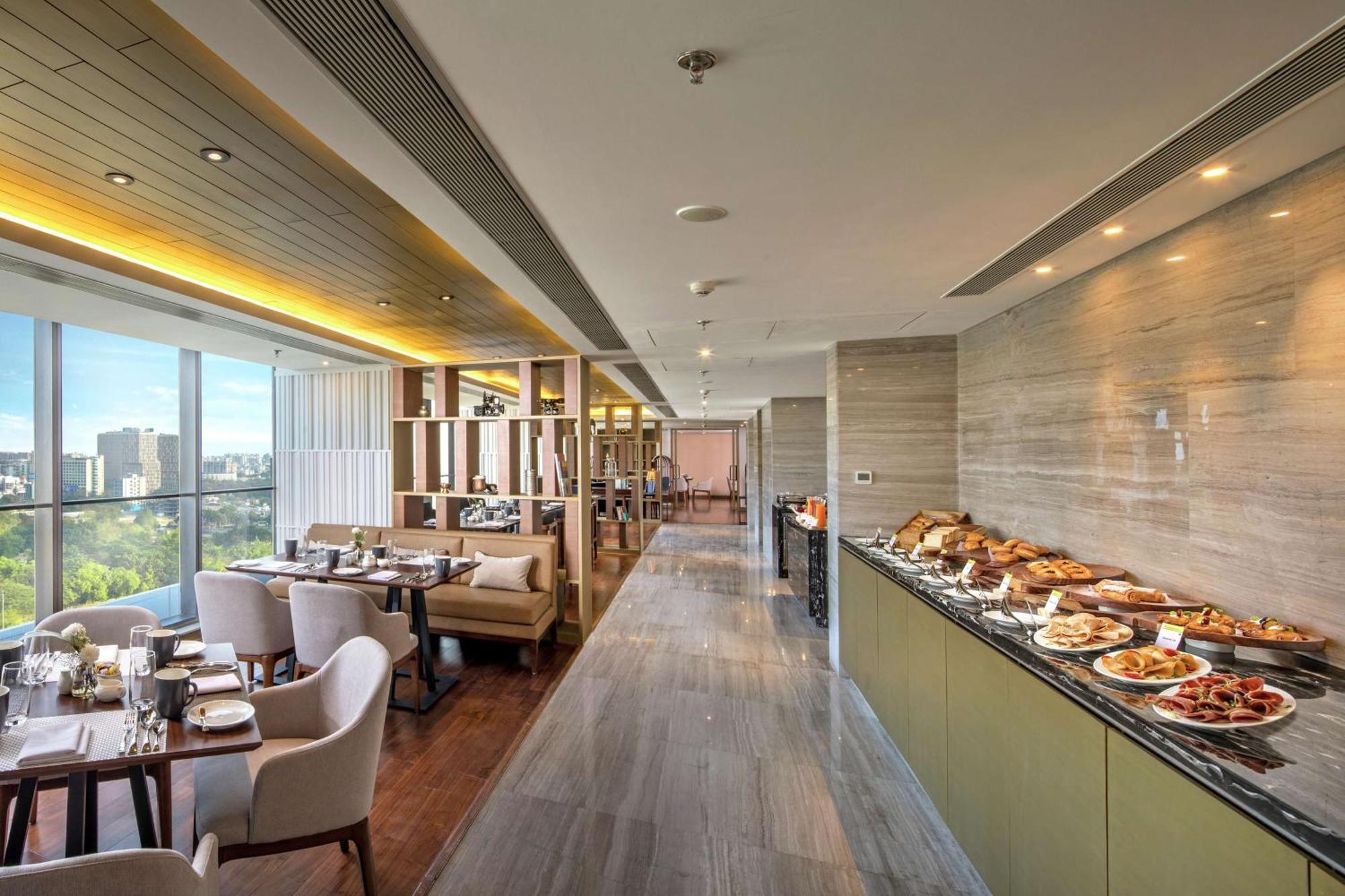 Doubletree By Hilton Ahmedabad Exterior foto